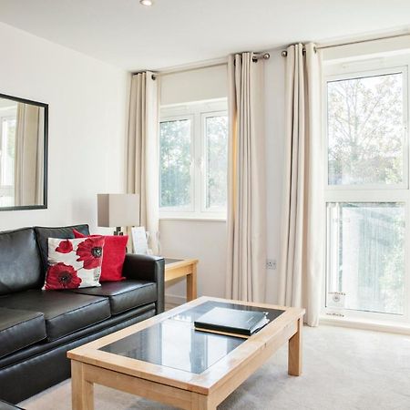 Oakdale at Park Heights Apartment Woking Bagian luar foto