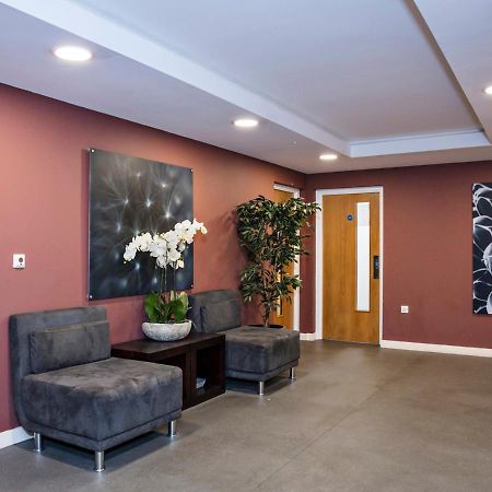 Oakdale at Park Heights Apartment Woking Bagian luar foto