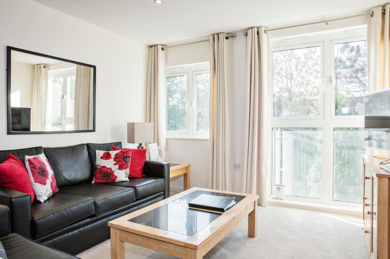 Oakdale at Park Heights Apartment Woking Bagian luar foto