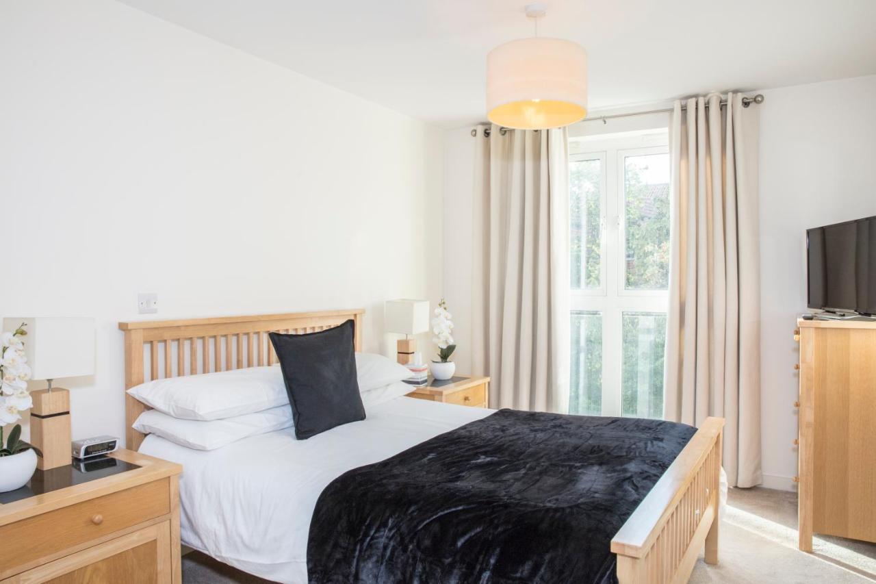 Oakdale at Park Heights Apartment Woking Bagian luar foto