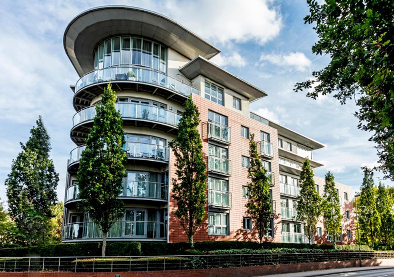 Oakdale at Park Heights Apartment Woking Bagian luar foto