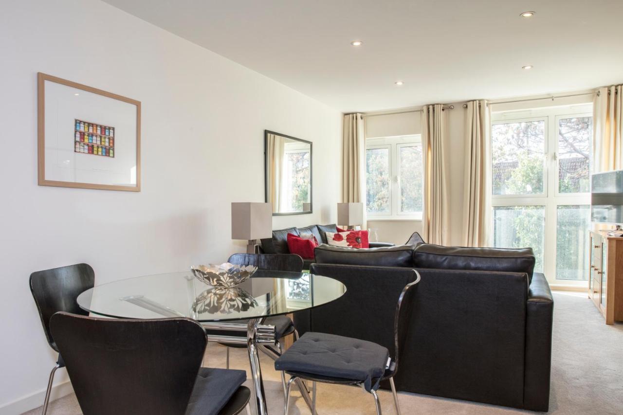 Oakdale at Park Heights Apartment Woking Bagian luar foto